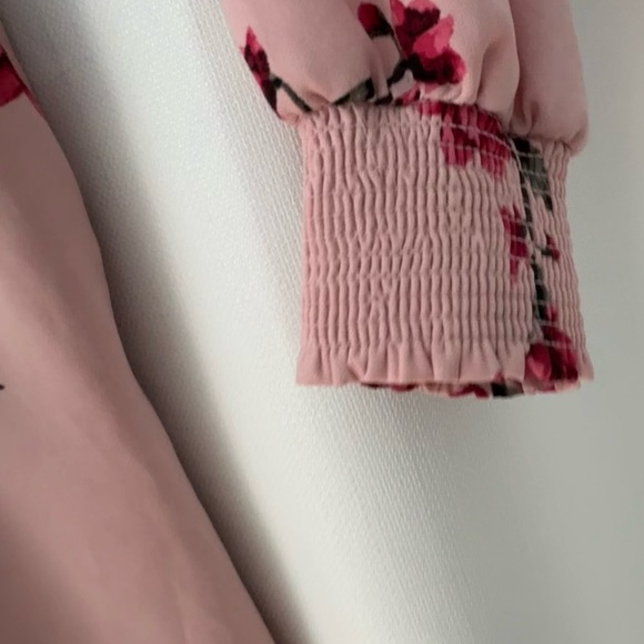 Dynamite Floral Pink Long Sleeve romper with slight open back women’s size Small - Picture 7 of 9